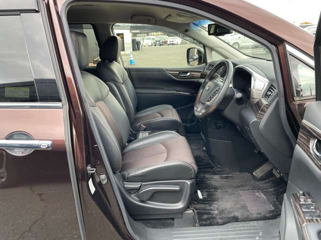 日産 エルグランド ２．５ ２５０ハイウェイスターＳ アーバンクロム ４ＷＤ R1年 (東北) 99