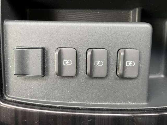 日産 エルグランド ２．５ ２５０ハイウェイスターＳ アーバンクロム ４ＷＤ R1年 (東北) 99