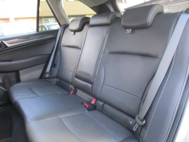 スバル レガシィアウトバック ２．５ リミテッド ４ＷＤ R1年 (中国) 99