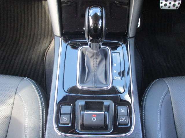 スバル レガシィアウトバック ２．５ リミテッド ４ＷＤ R1年 (中国) 99