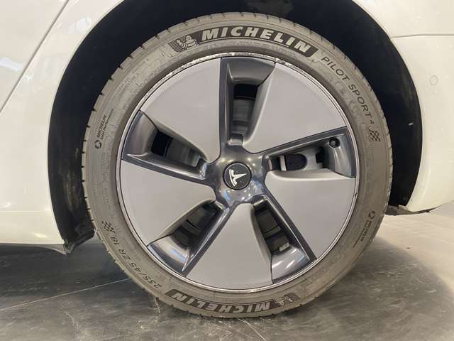 テスラ モデル３ ＲＷＤ R3年 (関東) 99