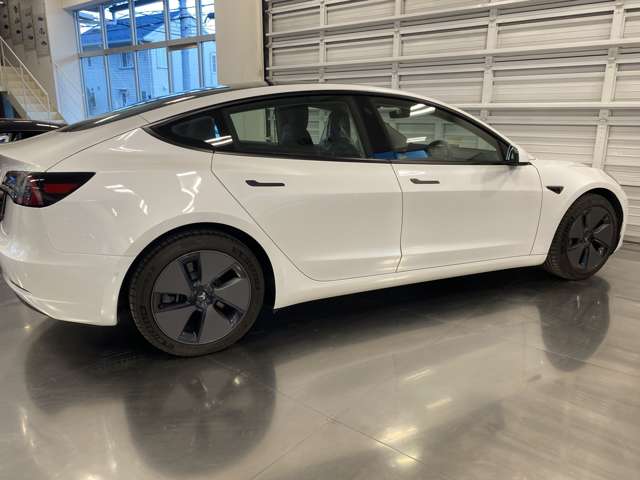 テスラ モデル３ ＲＷＤ R3年 (関東) 99