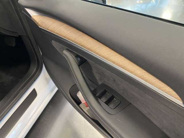 テスラ モデル３ ＲＷＤ R3年 (関東) 99