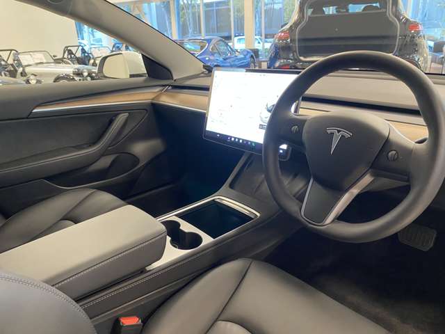 テスラ モデル３ ＲＷＤ R3年 (関東) 99