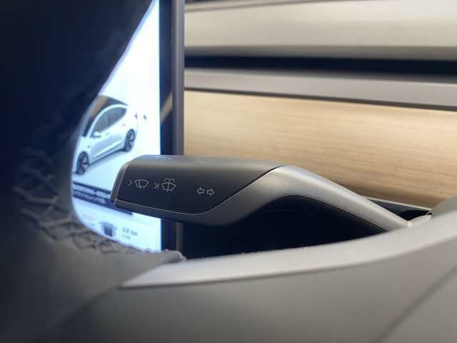 テスラ モデル３ ＲＷＤ R3年 (関東) 99