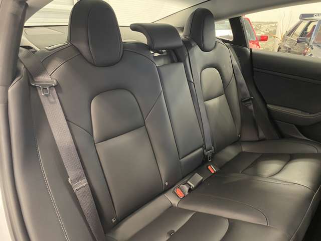 テスラ モデル３ ＲＷＤ R3年 (関東) 99