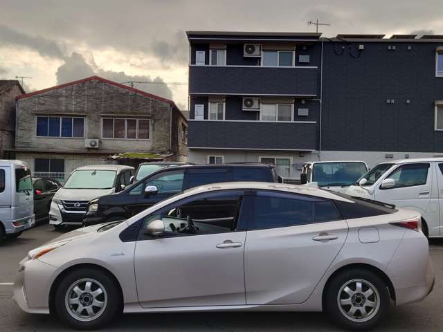 トヨタ プリウス １．８ Ａ H29年 (中国) 99