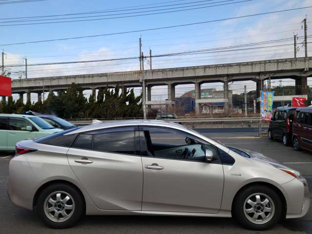 トヨタ プリウス １．８ Ａ H29年 (中国) 99