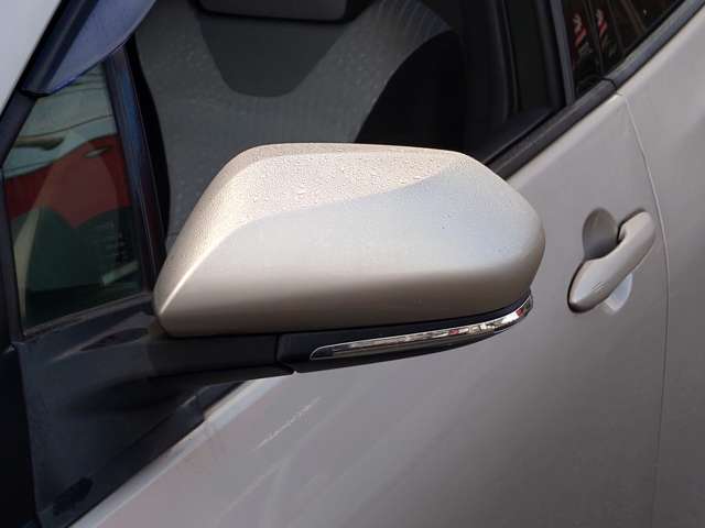 トヨタ プリウス １．８ Ａ H29年 (中国) 99