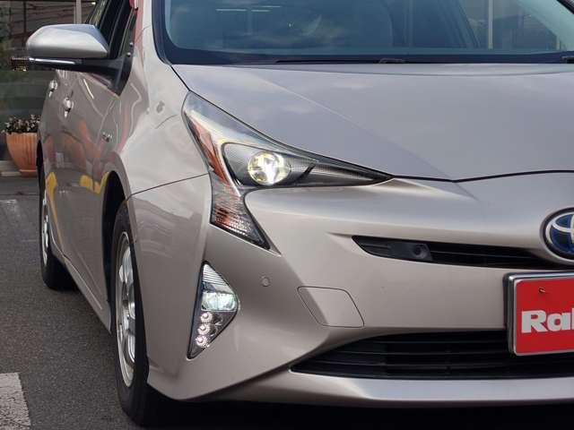 トヨタ プリウス １．８ Ａ H29年 (中国) 99