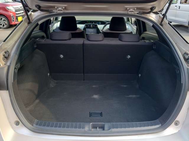 トヨタ プリウス １．８ Ａ H29年 (中国) 99