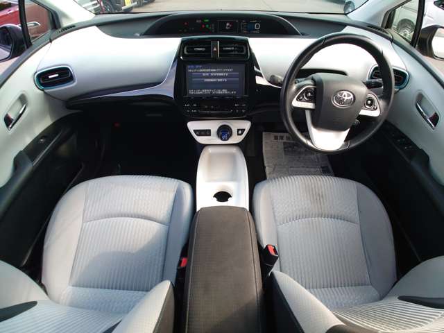 トヨタ プリウス １．８ Ａ H29年 (中国) 99