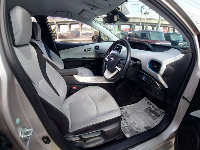 トヨタ プリウス １．８ Ａ H29年 (中国) 99