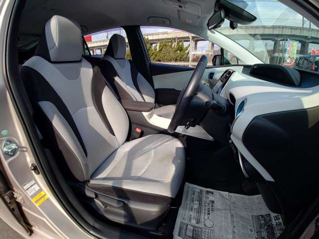 トヨタ プリウス １．８ Ａ H29年 (中国) 99