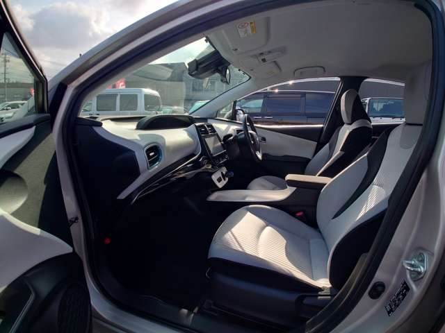 トヨタ プリウス １．８ Ａ H29年 (中国) 99