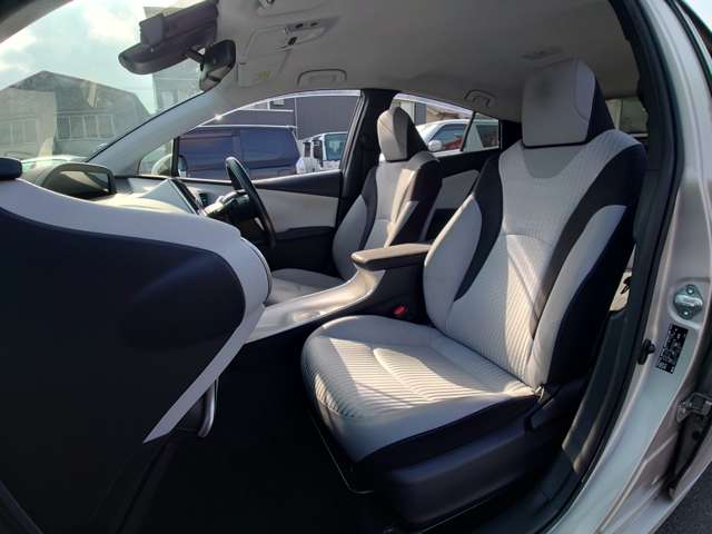 トヨタ プリウス １．８ Ａ H29年 (中国) 99