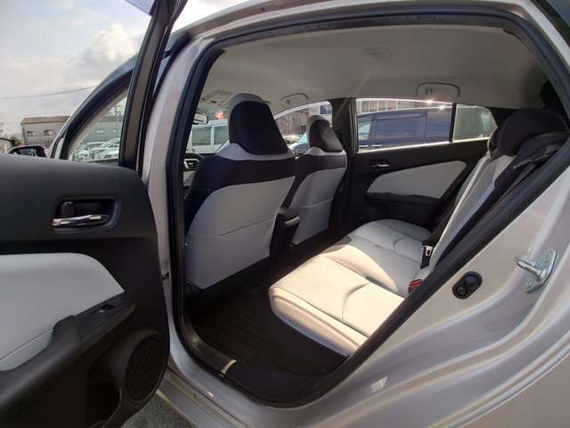 トヨタ プリウス １．８ Ａ H29年 (中国) 99