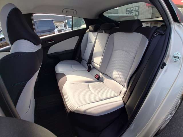 トヨタ プリウス １．８ Ａ H29年 (中国) 99