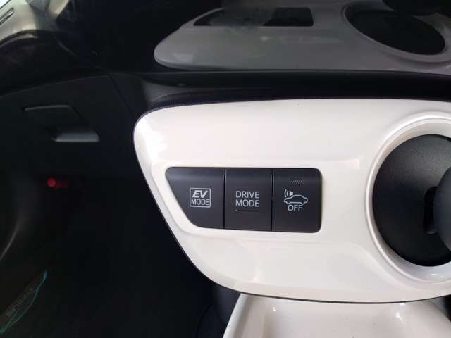 トヨタ プリウス １．８ Ａ H29年 (中国) 99