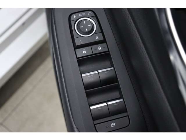 トヨタ プリウス ２．０ Ｚ R5年 (東海) 99