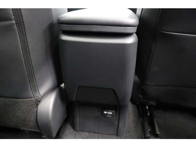 トヨタ プリウス ２．０ Ｚ R5年 (東海) 99