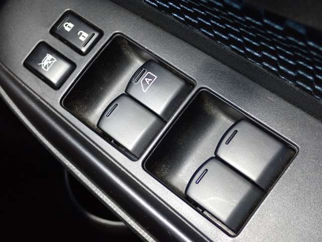 日産 ノート １．２ Ｘ H27年 (関東) 99