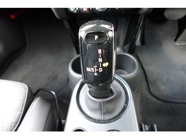 ミニ ミニ クーパーＤ ５ドア カムデン エディション ＤＣＴ R6年 (近畿) 99