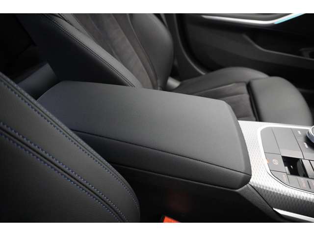 ＢＭＷ ３シリーズ ３２０ｉ　Ｍスポーツ R6年 (近畿) 99