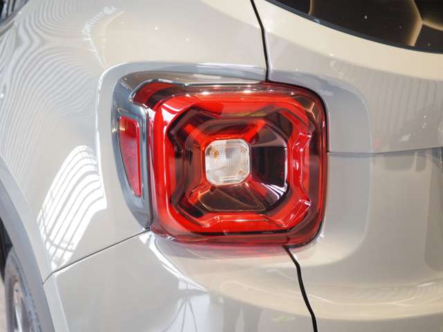 ジープ レネゲード ８０ｔｈアニバーサリーエディション R3年 (近畿) 99