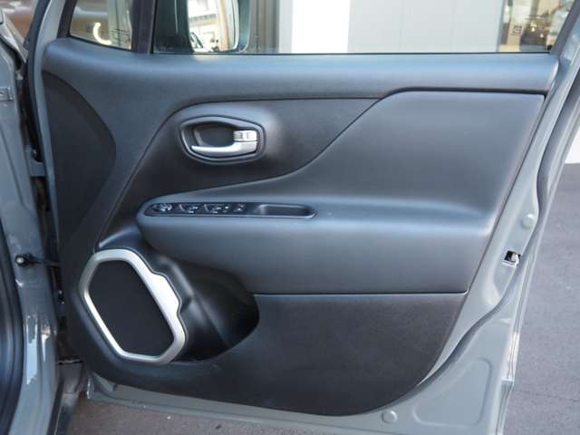 ジープ レネゲード ８０ｔｈアニバーサリーエディション R3年 (近畿) 99