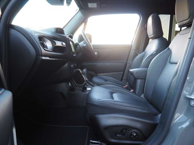 ジープ レネゲード ８０ｔｈアニバーサリーエディション R3年 (近畿) 99