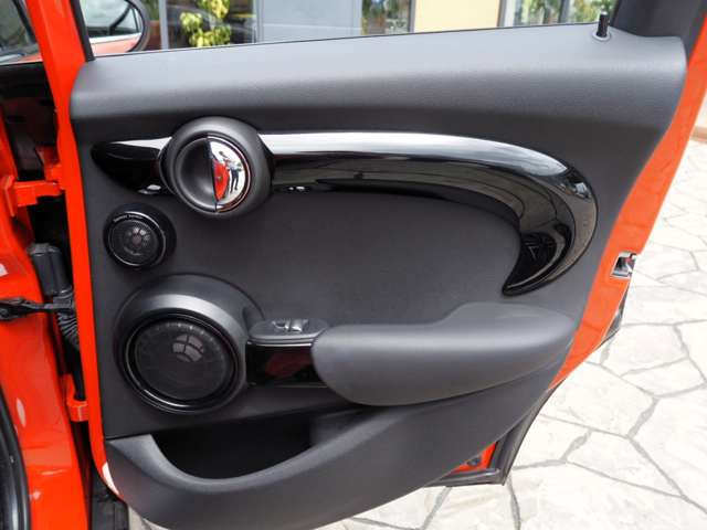 ミニ ミニ クーパー ５ドア ＤＣＴ H30年 (近畿) 99