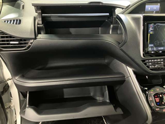 トヨタ ヴォクシー ２．０ ＺＳ 煌ＩＩＩ ４ＷＤ R3年 (北海道) 99