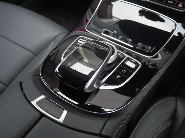 メルセデスベンツ Ｅクラスワゴン Ｅ２００ アバンギャルド （ＢＳＧ搭載モデル） ＡＭＧライン R1年 (近畿) 99