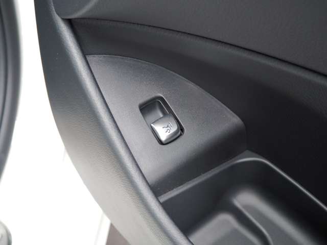 メルセデスベンツ Ｅクラスワゴン Ｅ２００ アバンギャルド （ＢＳＧ搭載モデル） ＡＭＧライン R1年 (近畿) 99