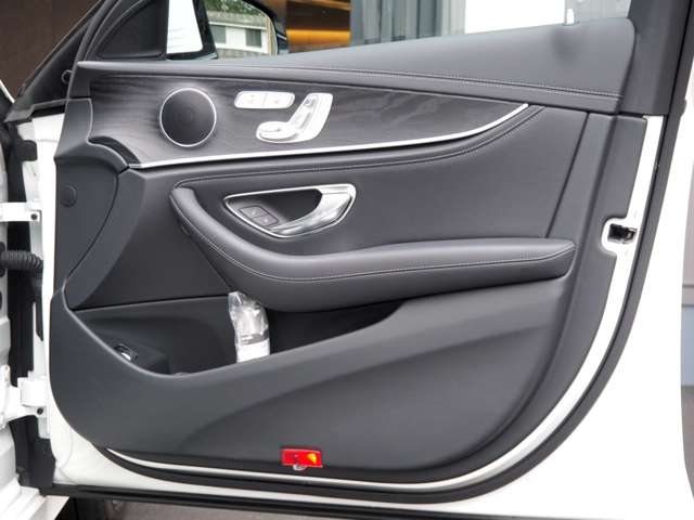 メルセデスベンツ Ｅクラスワゴン Ｅ２００ アバンギャルド （ＢＳＧ搭載モデル） ＡＭＧライン R1年 (近畿) 99