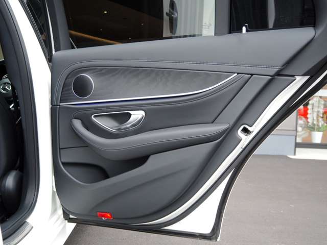 メルセデスベンツ Ｅクラスワゴン Ｅ２００ アバンギャルド （ＢＳＧ搭載モデル） ＡＭＧライン R1年 (近畿) 99