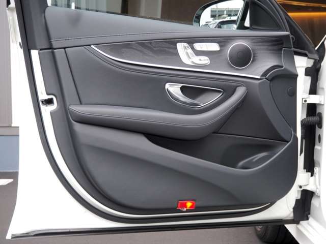 メルセデスベンツ Ｅクラスワゴン Ｅ２００ アバンギャルド （ＢＳＧ搭載モデル） ＡＭＧライン R1年 (近畿) 99