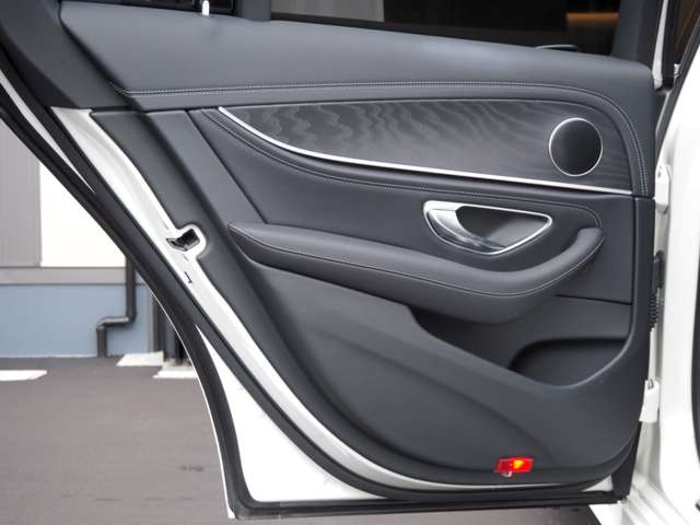 メルセデスベンツ Ｅクラスワゴン Ｅ２００ アバンギャルド （ＢＳＧ搭載モデル） ＡＭＧライン R1年 (近畿) 99