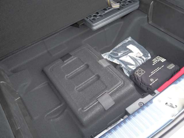 メルセデスベンツ Ｅクラスワゴン Ｅ２００ アバンギャルド （ＢＳＧ搭載モデル） ＡＭＧライン R1年 (近畿) 99