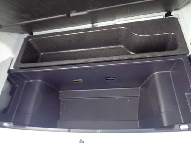 トヨタ プリウスΑ １．８ Ｓ H24年 (中国) 99