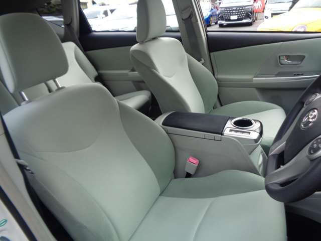 トヨタ プリウスΑ １．８ Ｓ H24年 (中国) 99