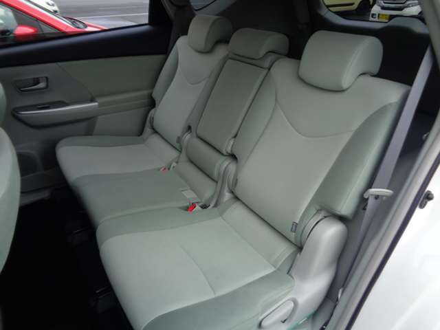 トヨタ プリウスΑ １．８ Ｓ H24年 (中国) 99