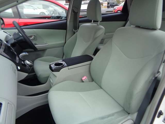 トヨタ プリウスΑ １．８ Ｓ H24年 (中国) 99