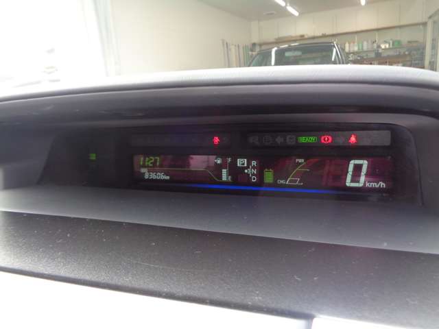 トヨタ プリウスΑ １．８ Ｓ H24年 (中国) 99