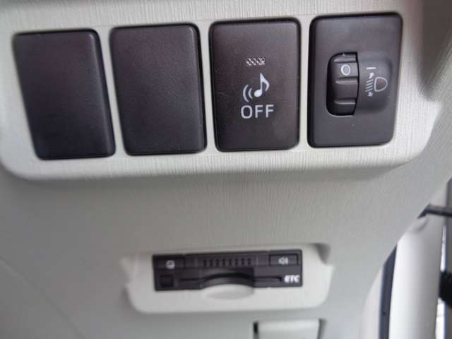 トヨタ プリウスΑ １．８ Ｓ H24年 (中国) 99