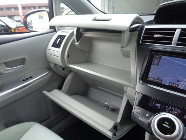 トヨタ プリウスΑ １．８ Ｓ H24年 (中国) 99