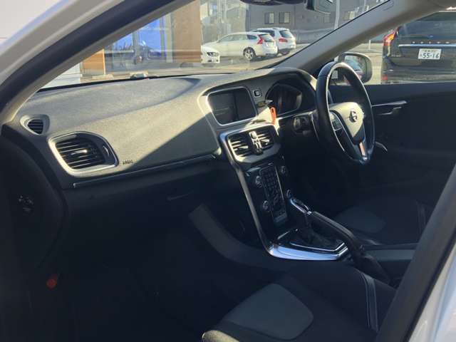 ボルボ Ｖ４０ Ｄ４ モメンタム ディーゼルターボ H29年 (東北) 99