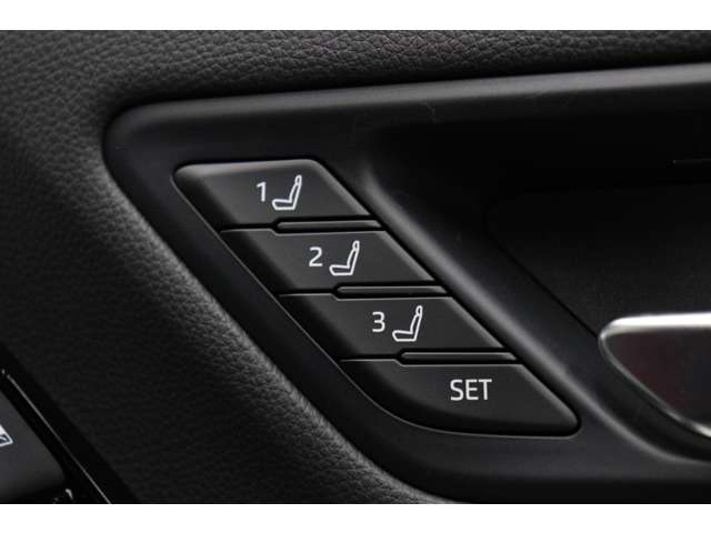 トヨタ ランドクルーザー ３．３ ＧＲスポーツ ディーゼルターボ ４ＷＤ R5年 (東海) 99