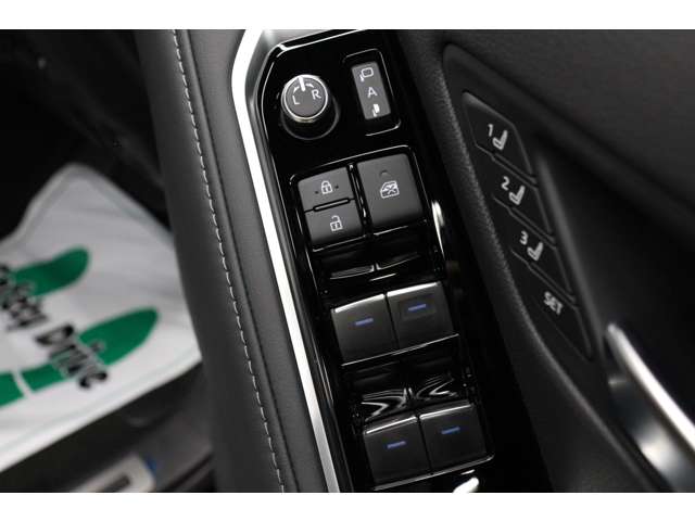 トヨタ ランドクルーザー ３．３ ＧＲスポーツ ディーゼルターボ ４ＷＤ R5年 (東海) 99